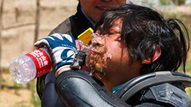 KAIYUN APP-张雪机车夺冠刷屏之后：为什么让人热血沸腾，也值得冷静看懂|世界超级摩托车锦标赛|波尔蒂芒赛道|摩托|摩托车|赛道_新浪体育_新浪新闻